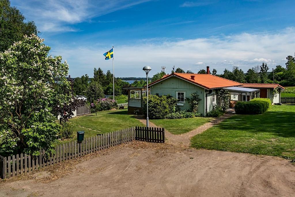 Luxury Villa By Lake Welcome You Hjo Exteriör bild