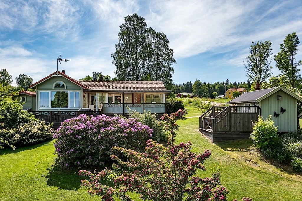 Luxury Villa By Lake Welcome You Hjo Exteriör bild