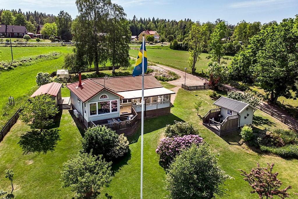 Luxury Villa By Lake Welcome You Hjo Exteriör bild