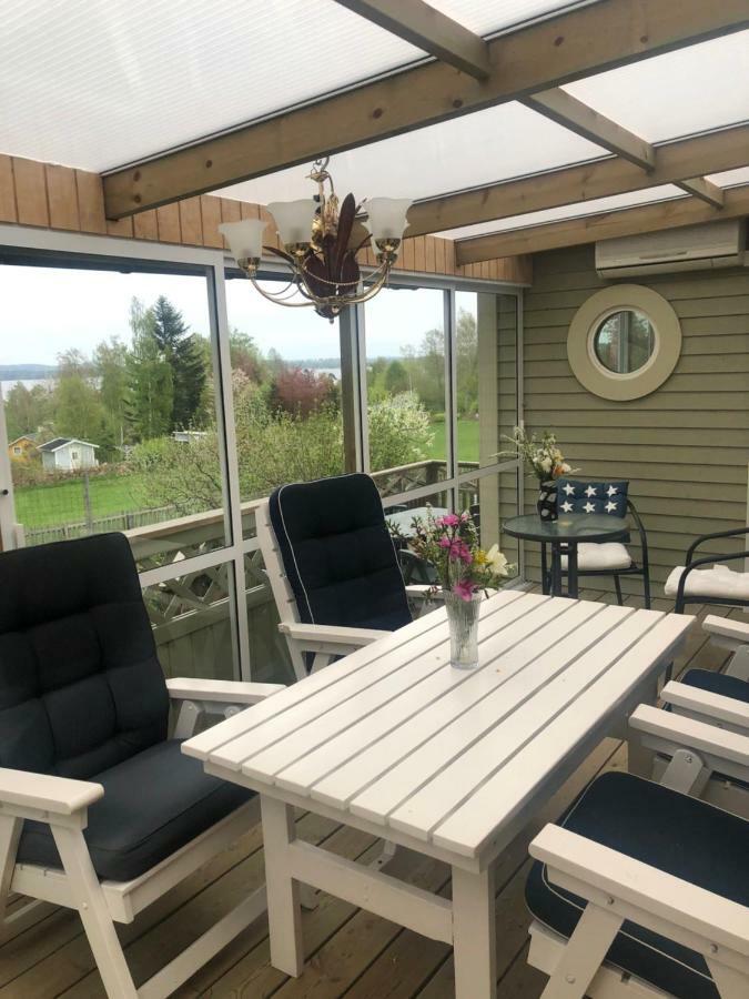 Luxury Villa By Lake Welcome You Hjo Exteriör bild