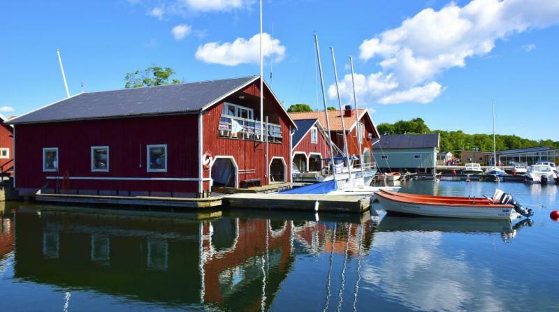 Luxury Villa By Lake Welcome You Hjo Exteriör bild
