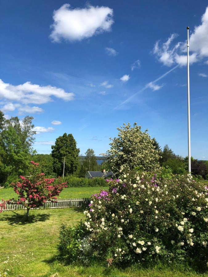 Luxury Villa By Lake Welcome You Hjo Exteriör bild